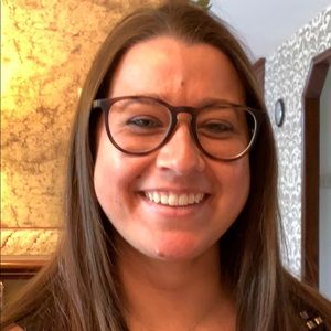 Meet your Posher, Adriana